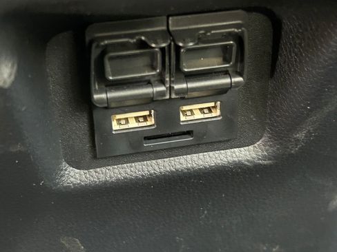 Used 2021 Toyota RAV4 XLE Premium image 22