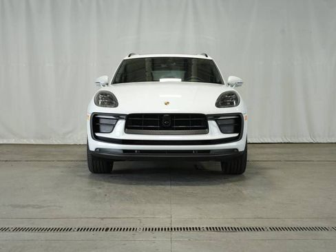 Certified 2025 Porsche Macan AWD/4WD image 10
