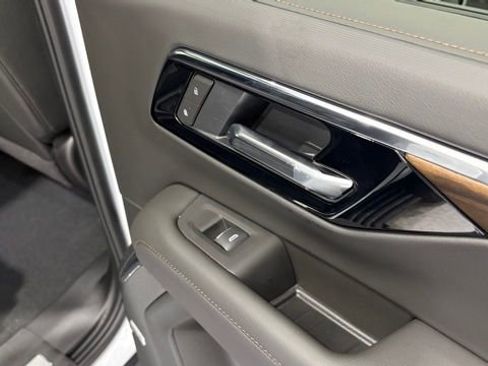 New 2026 Chevrolet Suburban High Country image 32