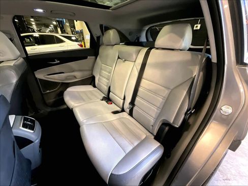 Used 2019 Kia Sorento SX image 15