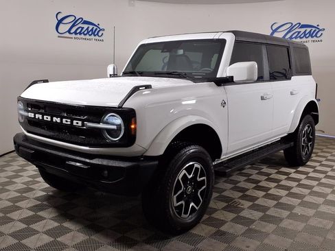 Used 2024 Ford Bronco Outer Banks image 3