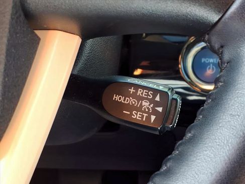 Used 2018 Toyota Prius Four image 24