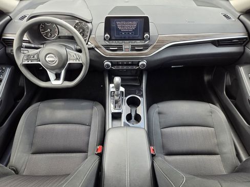 Used 2024 Nissan Altima 2.5 SV FWD image 13