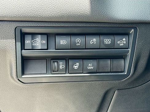 Used 2023 Toyota Tundra Limited AWD/4WD image 10