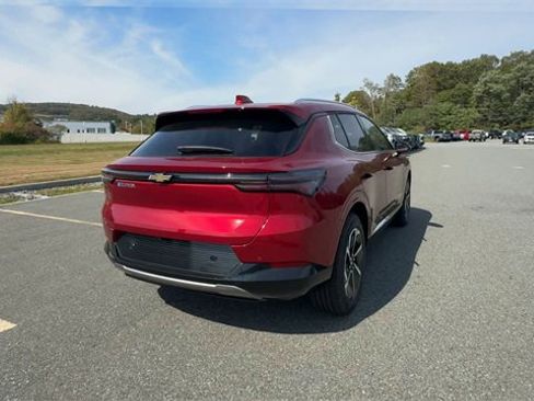New 2025 Chevrolet Equinox EV LT image 8