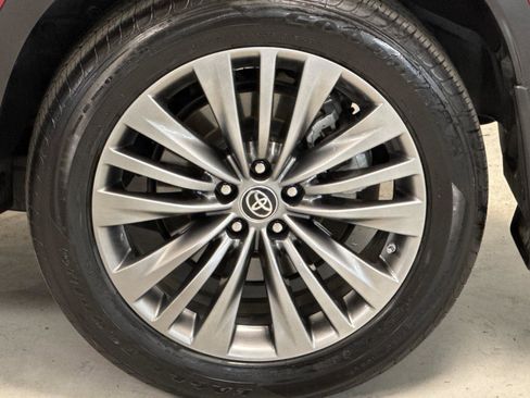Used 2020 Toyota Highlander Platinum AWD/4WD image 26