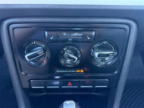 Used 2014 Volkswagen Beetle 2.5 image 33