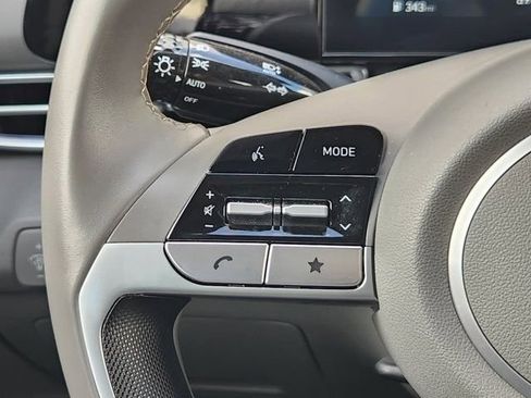 Used 2025 Hyundai Elantra SEL FWD image 28