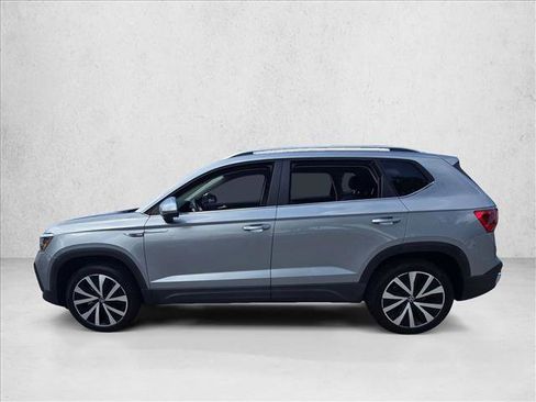 Used 2022 Volkswagen Taos SE FWD image 9