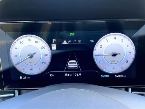Used 2025 Hyundai Elantra Limited FWD image 26