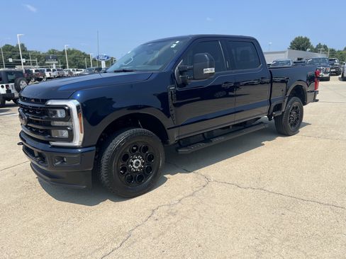 Used 2024 Ford F250 Lariat w/ Black Appearance Package AWD/4WD image 13