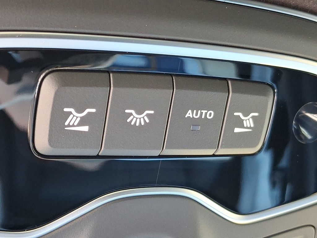 Used 2025 Lotus Emira RWD image 27