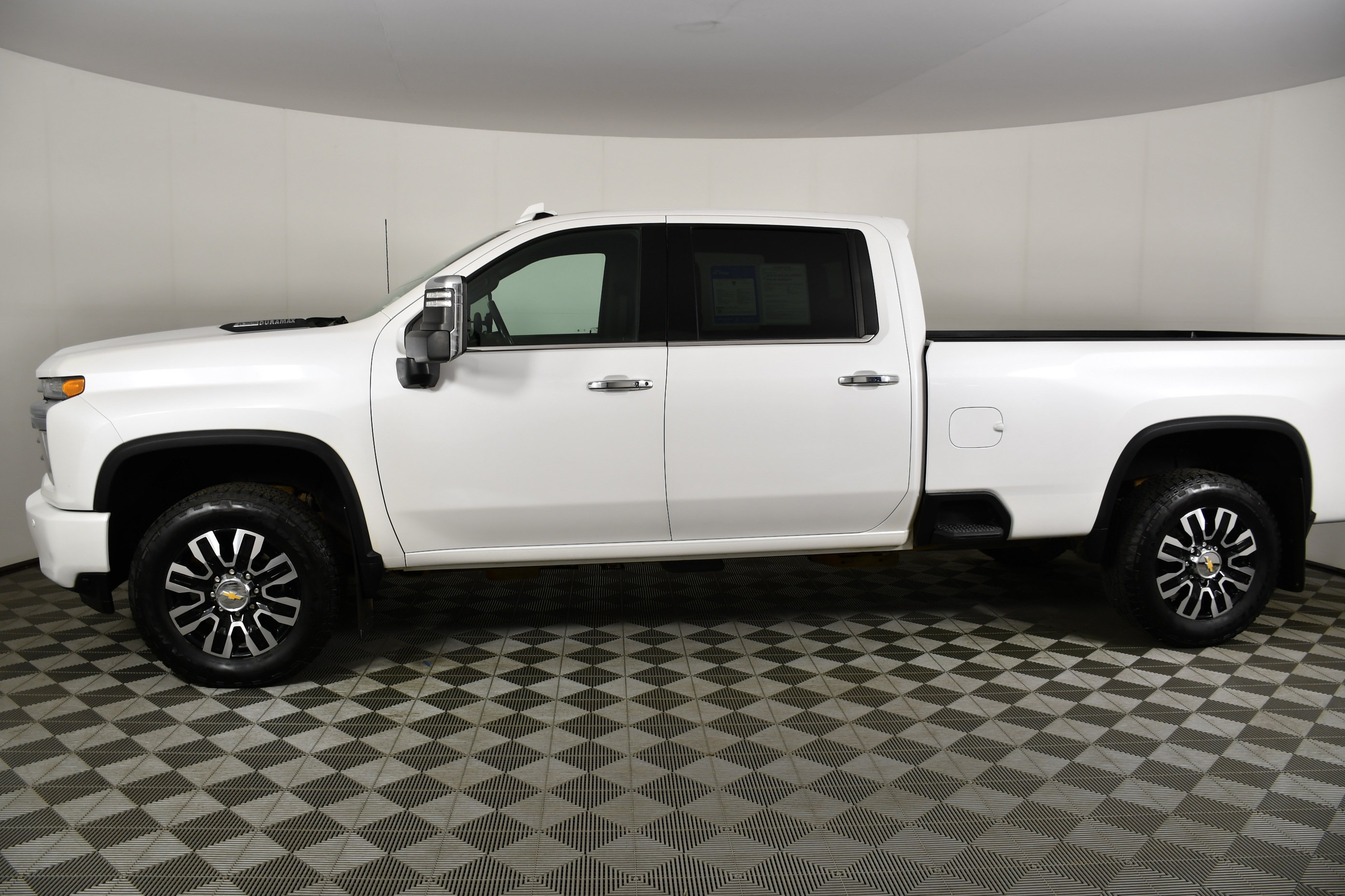 Used 2022 Chevrolet Silverado 3500 High Country w/ Safety Package II AWD/4WD image 9
