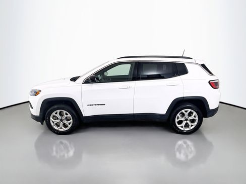 Used 2025 Jeep Compass Latitude w/ Convenience Group AWD/4WD image 4