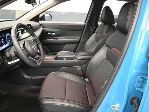 Used 2025 Nissan Kicks SR w/ Illumination Package FWD image 9