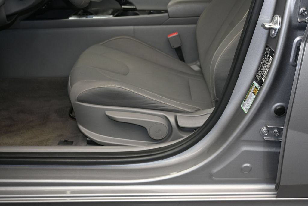 Used 2025 Hyundai Elantra SEL FWD image 22