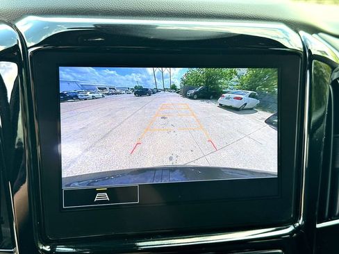 Used 2023 Chevrolet Traverse LT FWD image 24