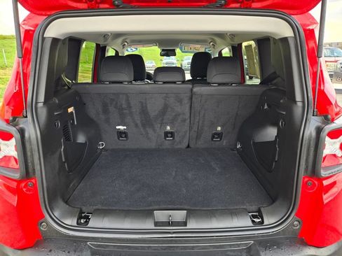 Used 2023 Jeep Renegade Trailhawk AWD/4WD image 29