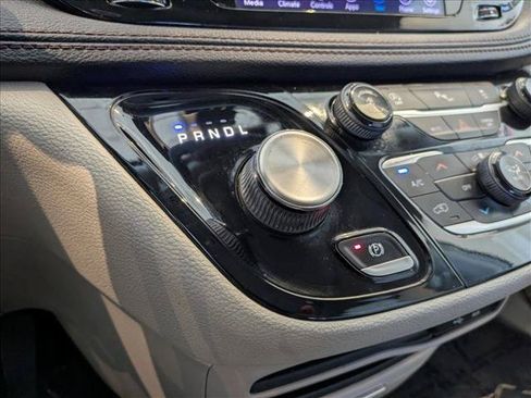 Used 2019 Chrysler Pacifica Limited FWD image 12