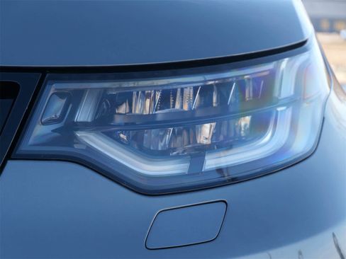 Used 2018 Land Rover Discovery HSE image 6