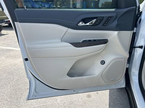 Used 2023 GMC Acadia Denali w/ Denali Ultimate Package image 35