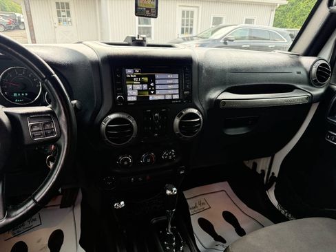 Used 2016 Jeep Wrangler Unlimited Sport w/ Quick Order Package 24S AWD/4WD image 11