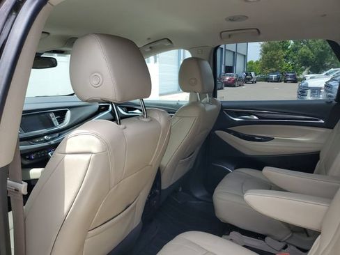 Used 2018 Buick Enclave Essence FWD image 9