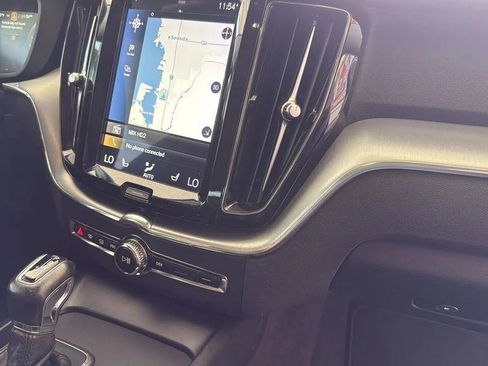 Used 2018 Volvo XC60 T5 Momentum w/ Vision Package image 31