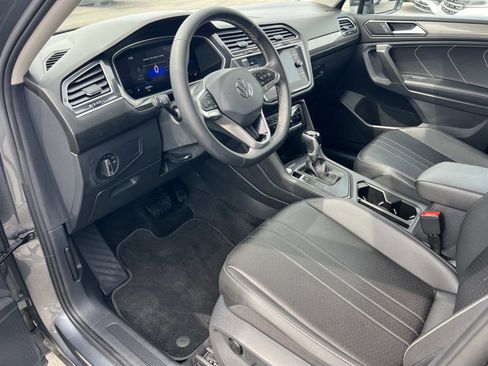 Certified 2023 Volkswagen Tiguan SE FWD image 5