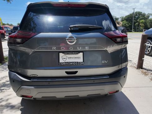 Used 2021 Nissan Rogue SV w/ Premium Package FWD image 6