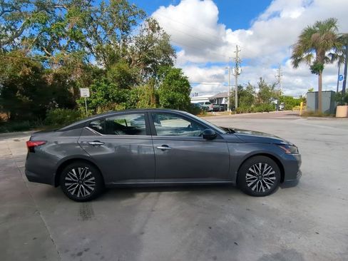 Certified 2025 Nissan Altima 2.5 SV image 4