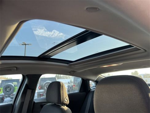 Used 2023 Chevrolet Malibu LT image 8