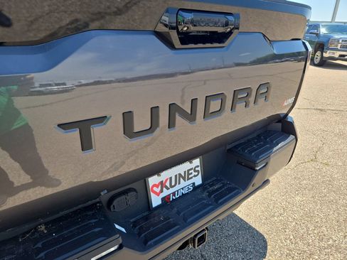 Used 2022 Toyota Tundra Platinum AWD/4WD image 37