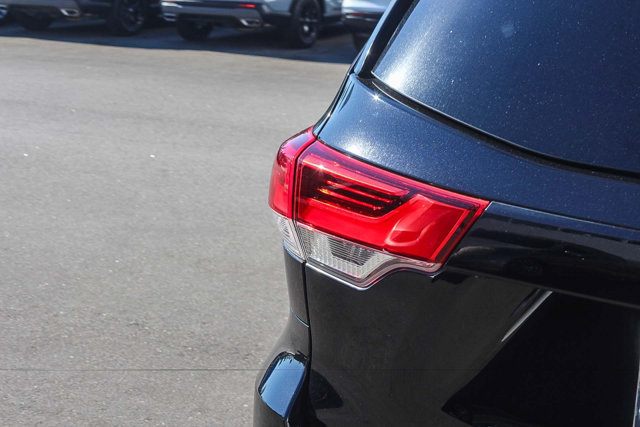 Used 2018 Toyota Highlander XLE w/ Carpet Mat Package (TMS) FWD image 8