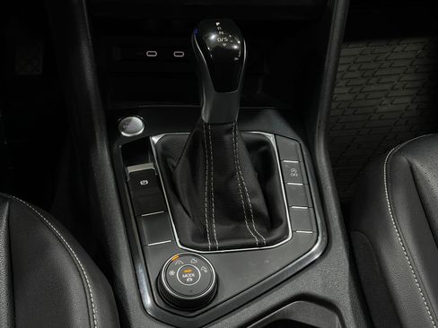 Used 2022 Volkswagen Tiguan SE AWD/4WD image 27