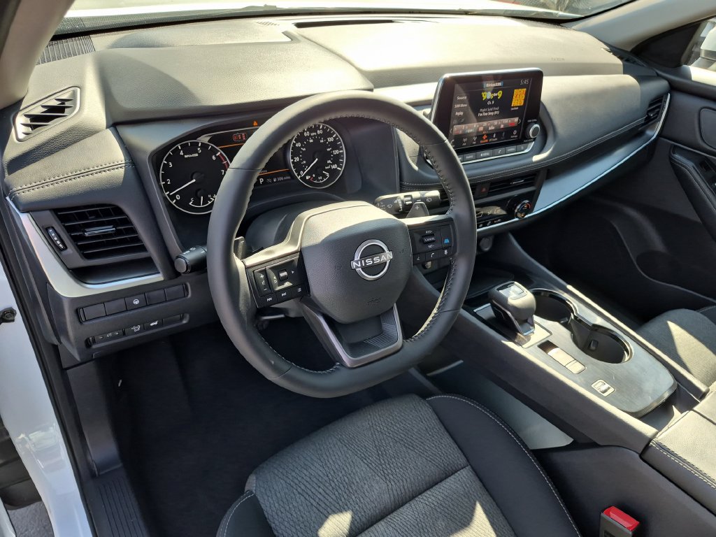 Certified 2026 Nissan Rogue SV FWD image 14