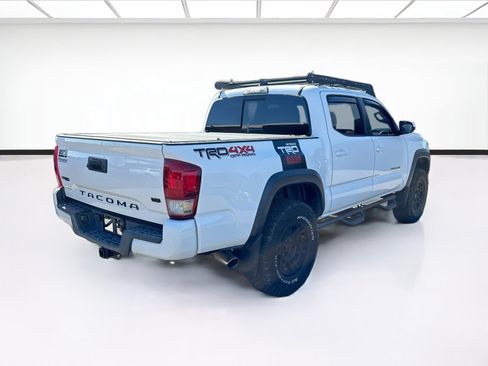 Used 2017 Toyota Tacoma TRD Off-Road w/ Tow Package (A/T) AWD/4WD image 4