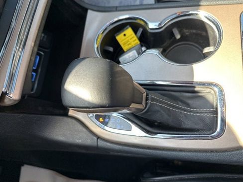 Used 2017 Jeep Grand Cherokee Overland AWD/4WD image 20