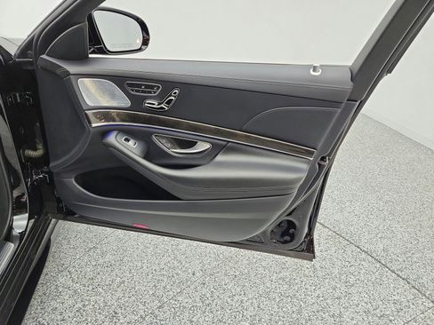 Used 2018 Mercedes-Benz S 560 Sedan image 20