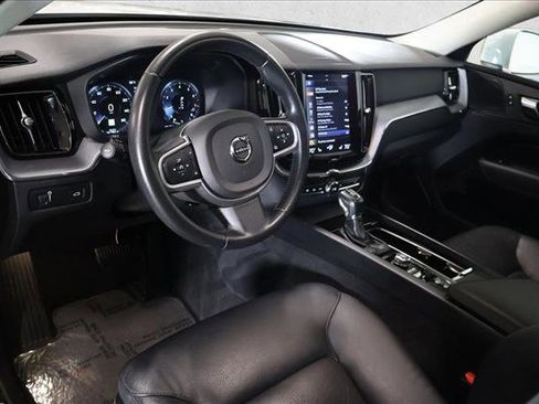 Used 2019 Volvo XC60 T6 Momentum w/ Multimedia Package AWD/4WD image 11