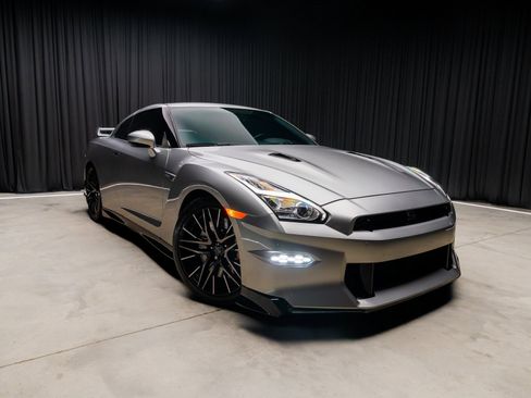 Used 2024 Nissan GT-R Premium w/ Floor Mat Package image 8
