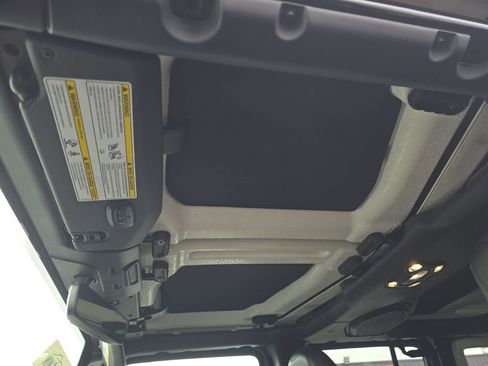 Used 2019 Jeep Wrangler Unlimited Rubicon AWD/4WD image 13