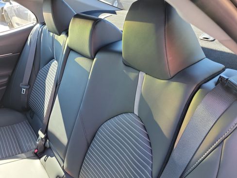 Used 2024 Toyota Camry SE image 10