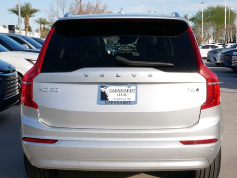 Used 2022 Volvo XC90 T6 Momentum w/ Protection Package image 7