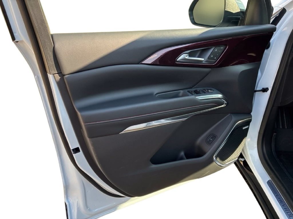 New 2027 Chevrolet Traverse RS w/ LPO, Floor Liner Package FWD image 19