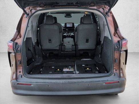 Used 2022 Toyota Sienna XLE FWD image 6