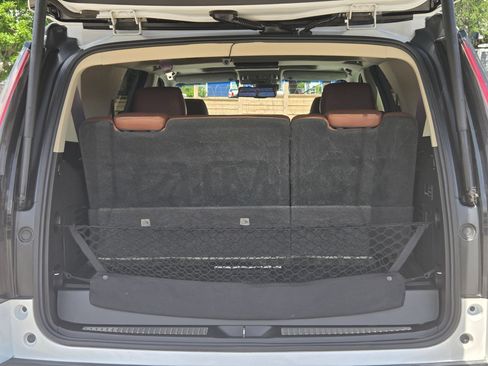 Used 2016 Cadillac Escalade Luxury AWD/4WD image 25