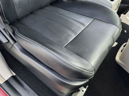 Used 2016 Chrysler Town & Country Touring w/ Driver Convenience Group FWD image 53