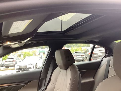 Used 2025 BMW i5 eDrive40i w/ M Sport Package image 29