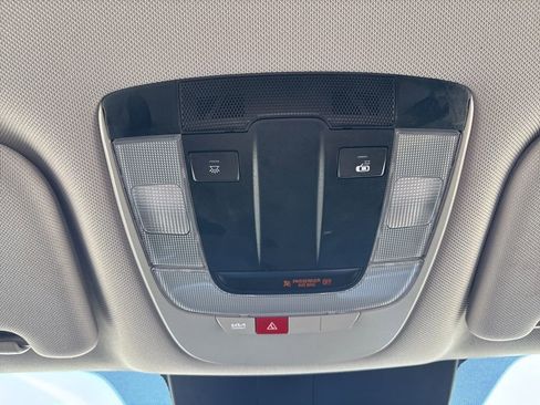 Used 2024 Kia Sorento S image 40